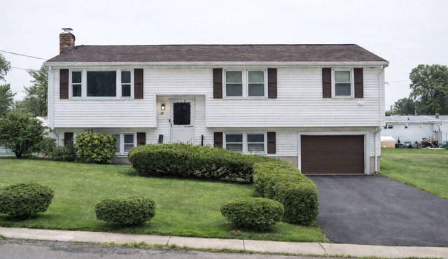 Spacious Raised Ranch Retreat 5 BR, 2 BA