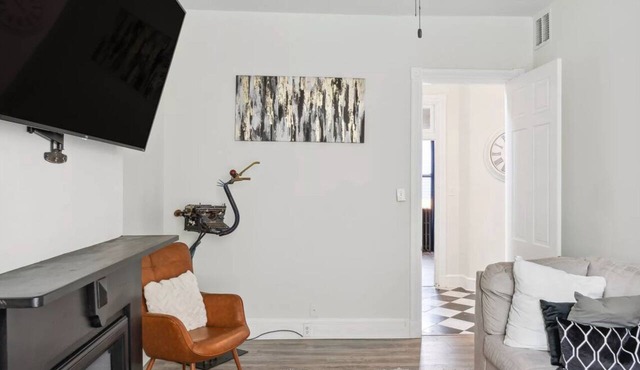Spacious three floor home, walking distance from the Bengals stadium. in Covington