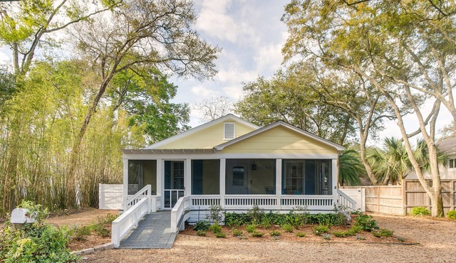 St. Simons Island Cottage ~ 1 Block Walk to Beach!