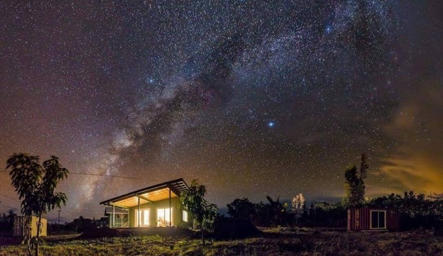 Starlit Skies, 1.5 miles to Black Sand Beach, Pet Friendly, Lava Fields, Private