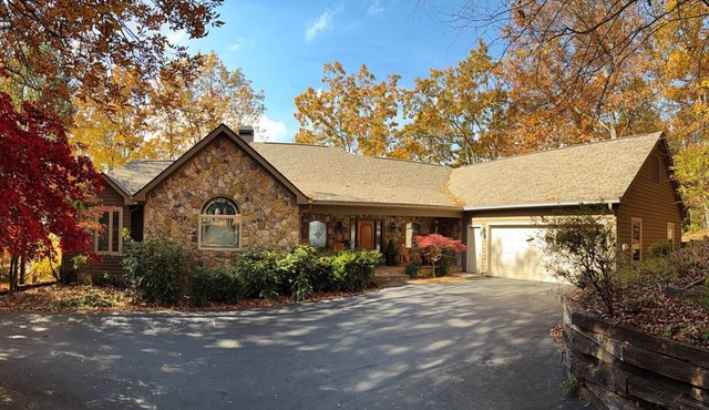 Starry Nights - Unforgettable Views, Steamy Hot Tub, Game Room + More!