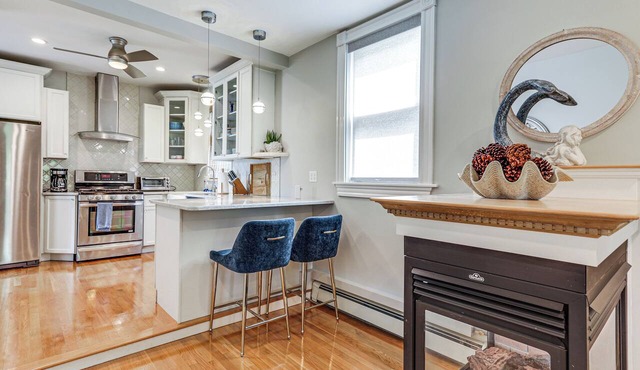 Steps to Short Beach: Ocean-View Apt w/Deck!