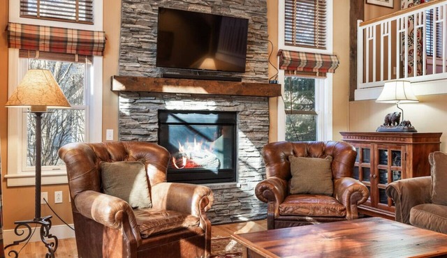 Stratton Springs Premier End Unit with Hot Tub