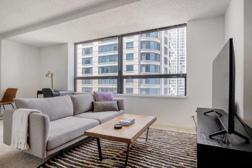 Streeterville Studio w Gym Pool nr Navy Pier CHI-445