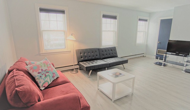 *Stylish & Spacious Getaway by Evanston/Skokie/NU