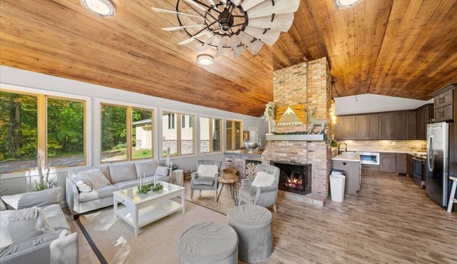 Summit View Ski and Golf Retreat w/hot tub & Sauna