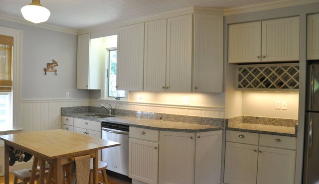 Sunny & comfortable, close to Acadia and a short walk to the village and marina!