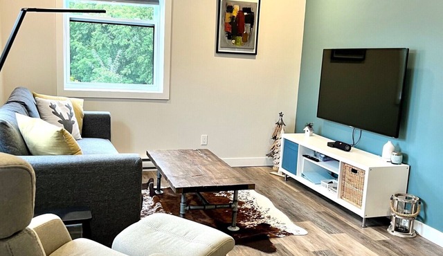 SUTTON-CONDO modern with Patio in the Heart of the Village