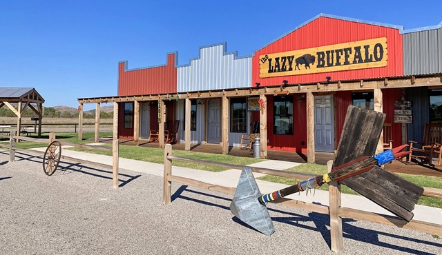 Take a Hike Cabin Explore the Wichita Mountains, Handicap king bed, sleeps 2