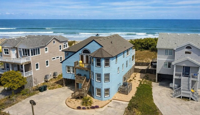 Terning Point - Corolla, Crown Point, Oceanfront, 20 Yds to Beach, Pool, Hot Tub, Pets OK