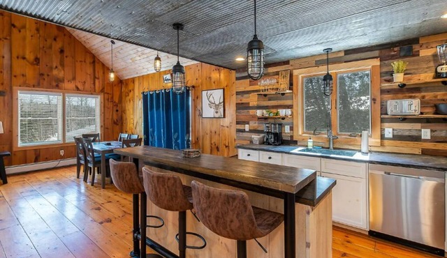 The best Maine has to offer: cozy cabin close to hiking, ATV trails & skiing!