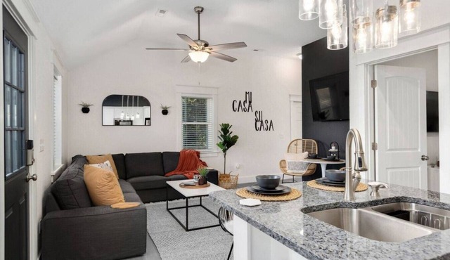The BoHo Bungalow - Updated Space Close To Beach!