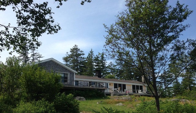 "The Villa" - Private Cottage with Views & Shorefront