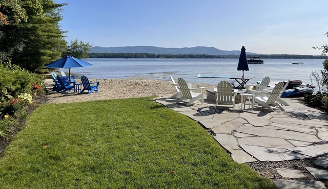 Three Bedroom Cottage w/ 80' of Sandy beach waterfront on Lake Winniepsauke