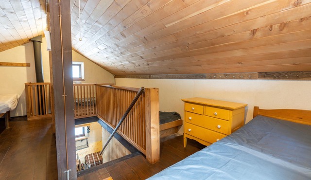 Timberframe Off-Grid cabin in the woods