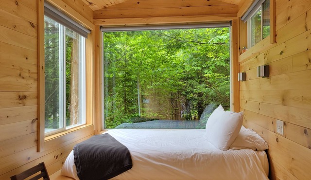 Trailside Stays - Tiny House in the Woods-Escape to Nature. Robin