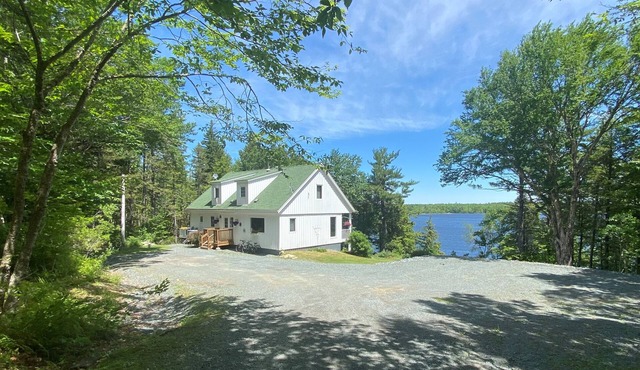 Tranquil Lakefront Property, Situated in the Heart of the South Shore