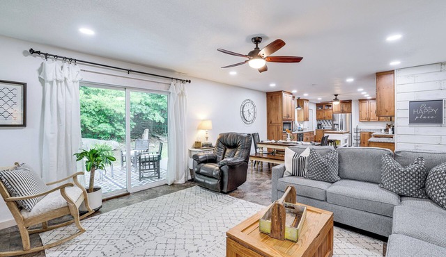 Views! Lake Home w/2 Decks, Boat Parking & Peace
