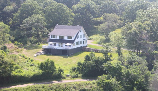 Walk the beach or watch the tides from "Boatyard". 6 bedrooms, AC, waterfront!
