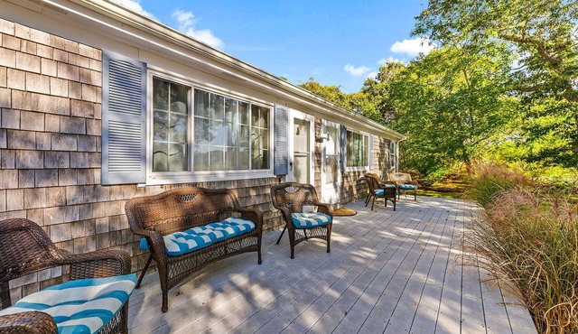 Walk to Beach, Steps from Park, Pet-Friendly & Fire Pit
