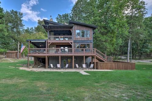Waterfront Beaver Lake Hideaway w/Kayaks & More!