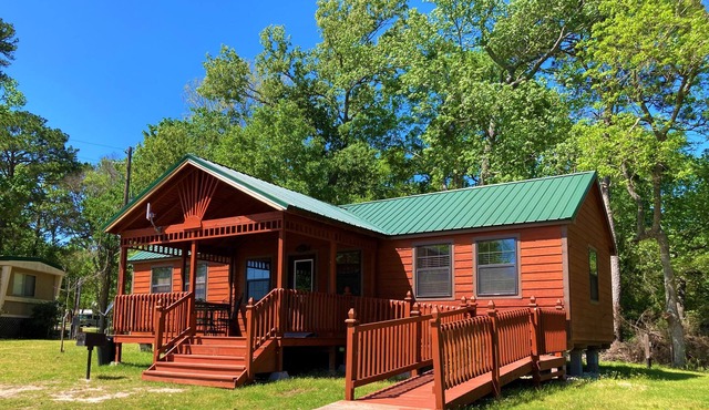 Waterfront Dual-Master Suite cabin in Trinity