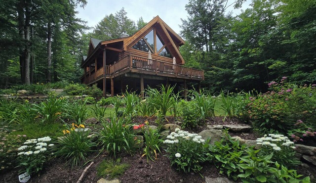 Waterfront Newfound Lake Spacious 4 Season Log Home near water's edge 5 Bedroom