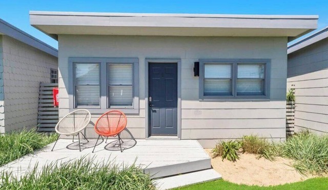 Waterfront suite and more in a Boutique Hotel, Heart of Hampton Bays,.