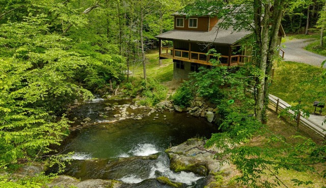 Waterfront Swimming Hole & Fishing + Games &Hot tub