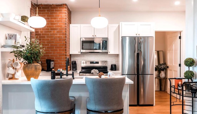 Waterside Step-free 2BR, Near Brown and RISD, Free Parking
