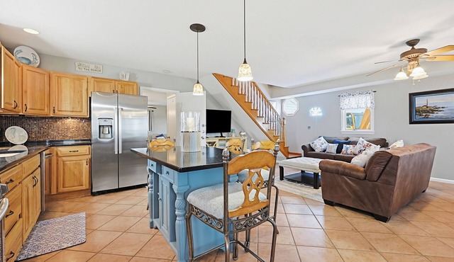 WAVES OF HAMPTON I NEWLY REMODELED! STEPS TO OCEAN AND BOARDWALK!