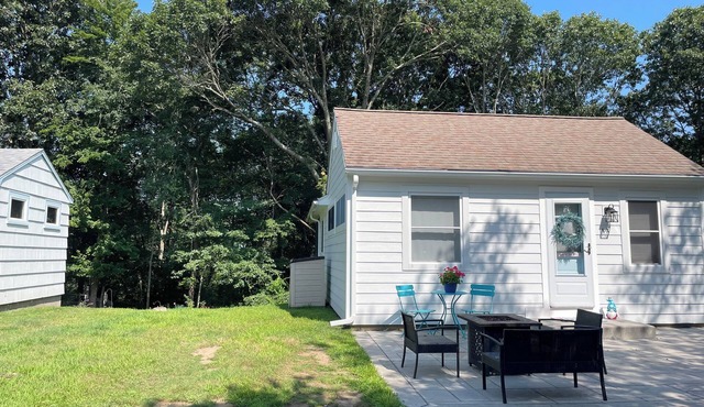 Westerly beach cottage bliss: 2 bed, cool air, porch vibes, deck dreams.