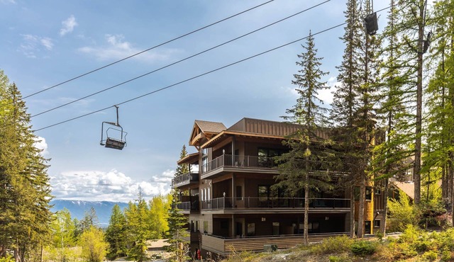 Whitefish Ski In/SkiOut Private HotTub