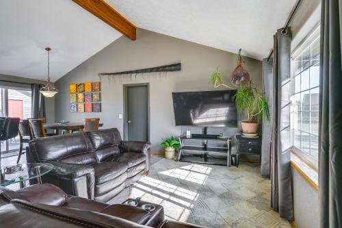 Yard Space w/Fire Pit: Kenai Getaway!