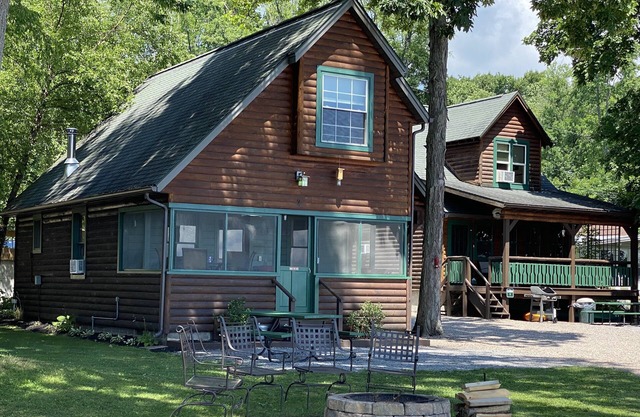 Cabin 2 Waterfront - Three Pines Lodging & Marina