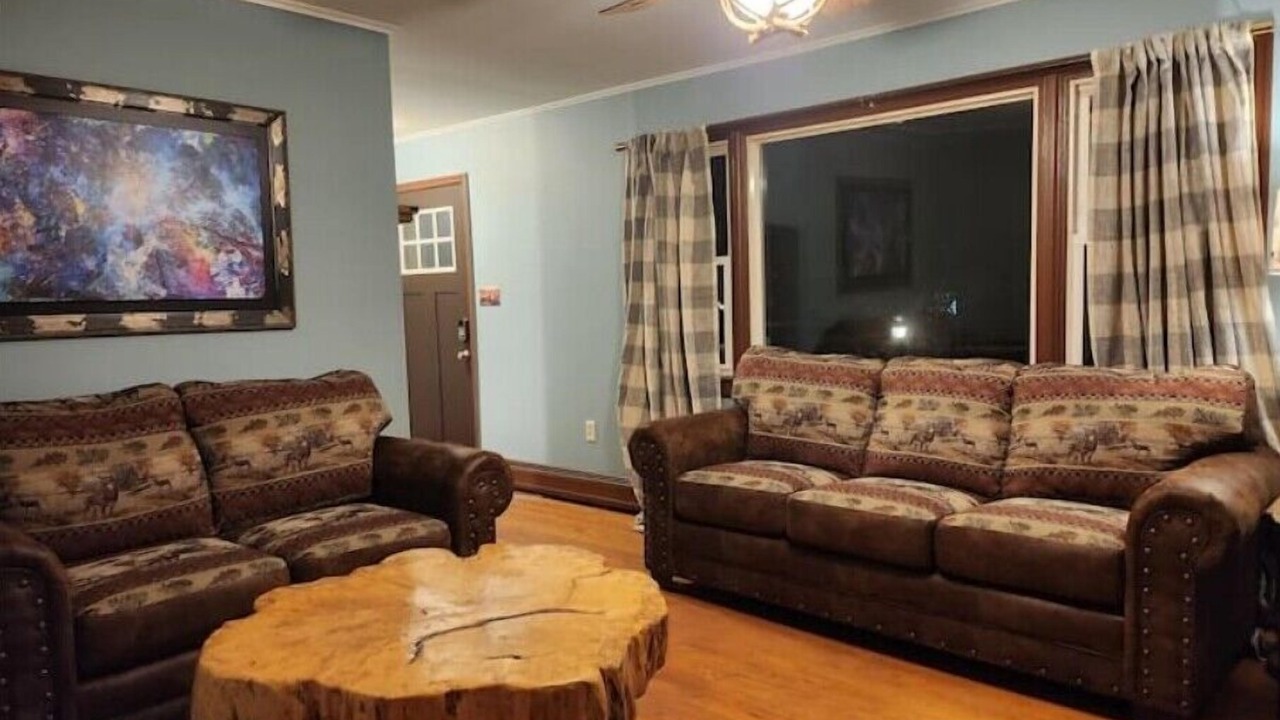 Photo of Livingroom in Queensbury